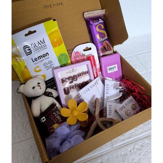 Valentine's Hamper for Queen ( 14 Items )