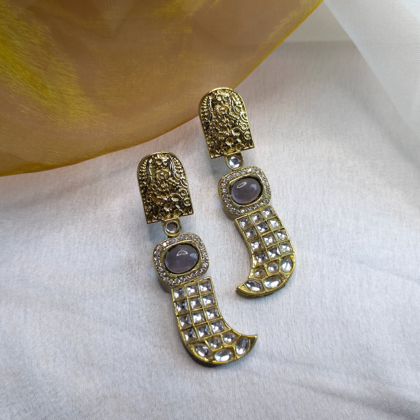 Riwaayat Antique Kundan Drops Earrings