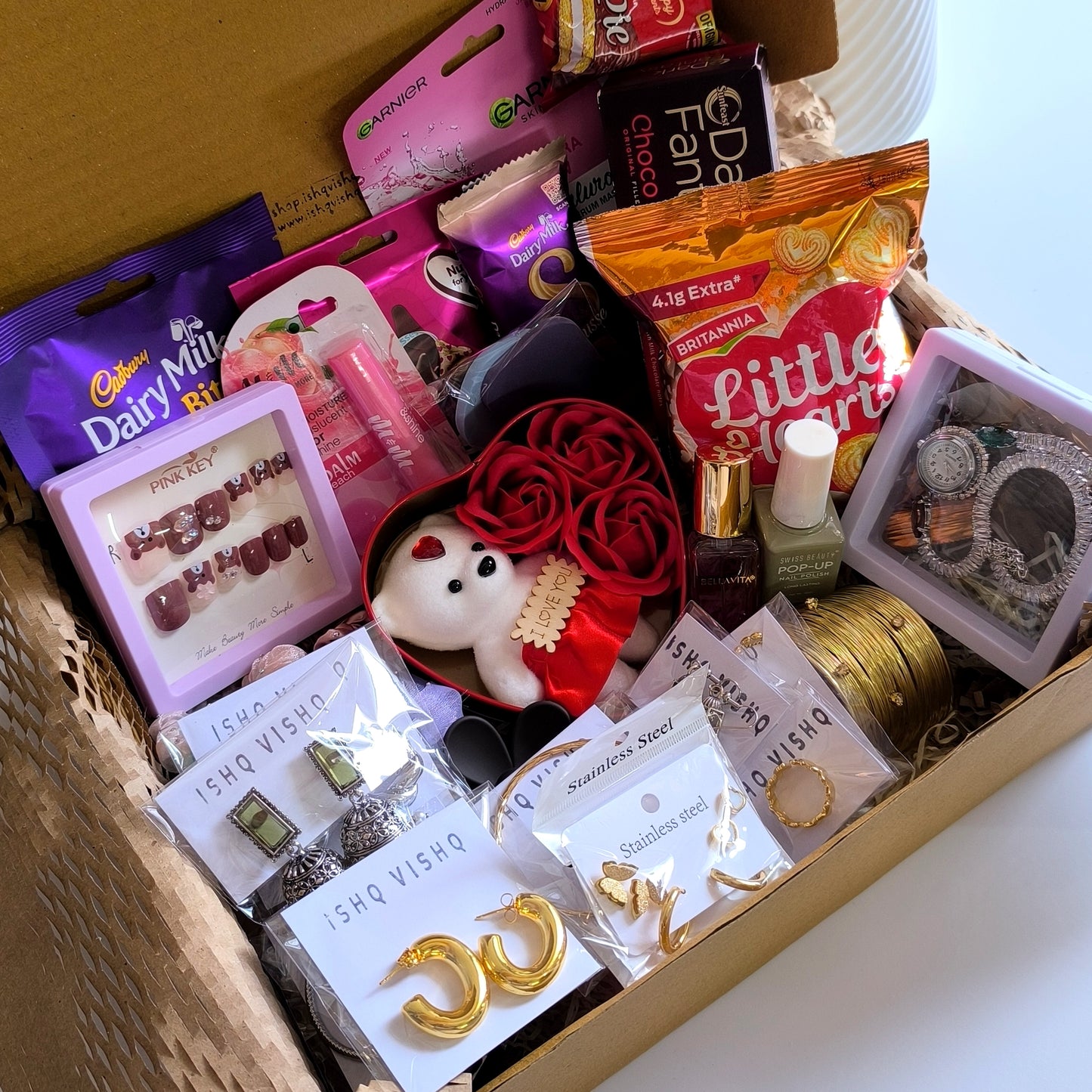 Endless Love Valentine's Hamper ( 38 Items )