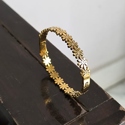 Floral Daisy Demi-Fine Bracelet