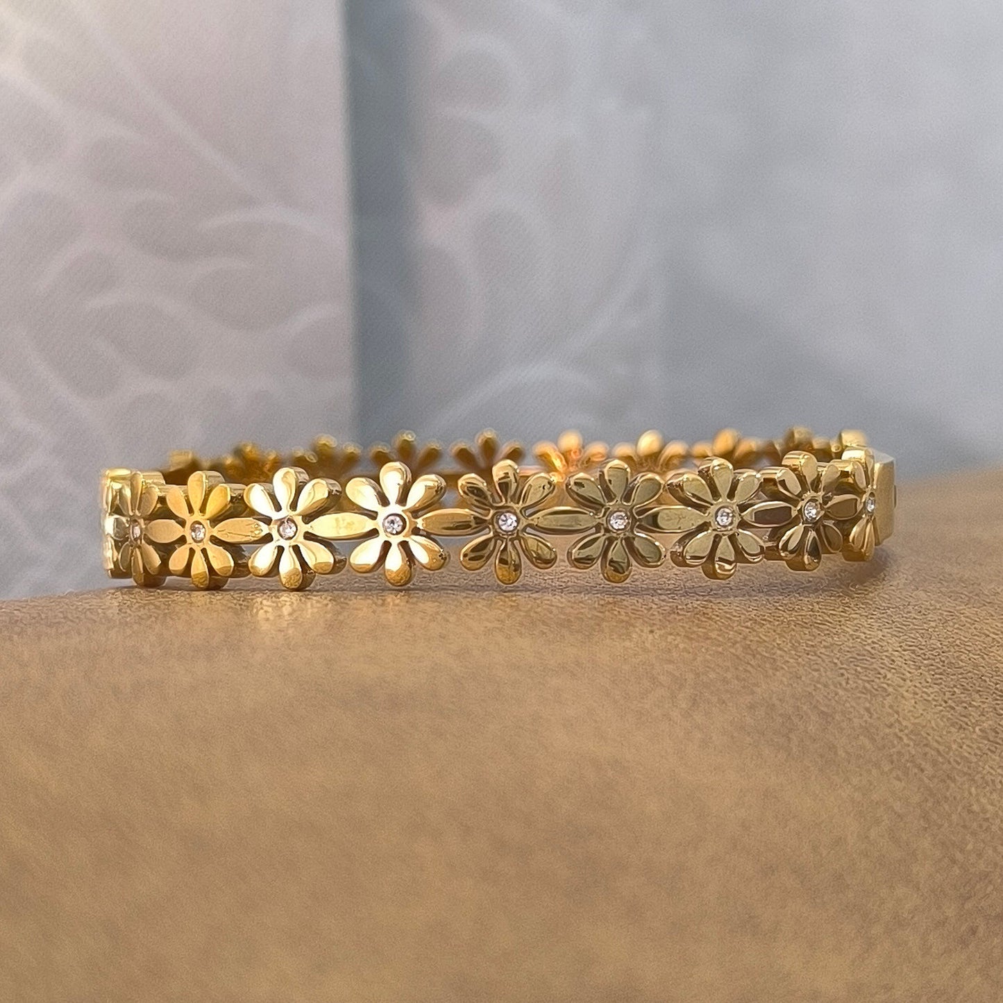 Floral Daisy Demi-Fine Bracelet