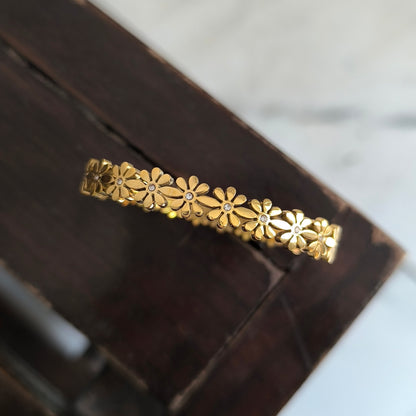 Floral Daisy Demi-Fine Bracelet