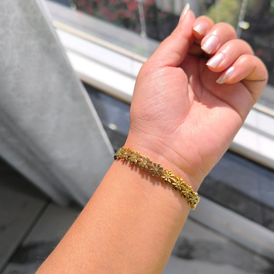 Floral Daisy Demi-Fine Bracelet
